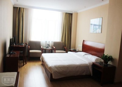 紫荊精品酒店限時特惠 108元享大床房一晚，共青團路窩窩團鄭州站會議廳同步開放出租