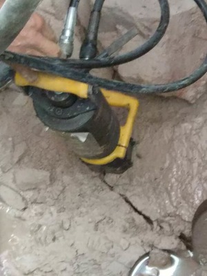 金屬礦開(kāi)采利器 高效劈裂機(jī)引領(lǐng)行業(yè)變革，山西中德科工專(zhuān)業(yè)批發(fā)